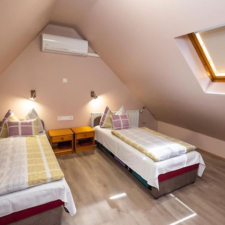 Cecey Apartman Еґер Екстер'єр фото