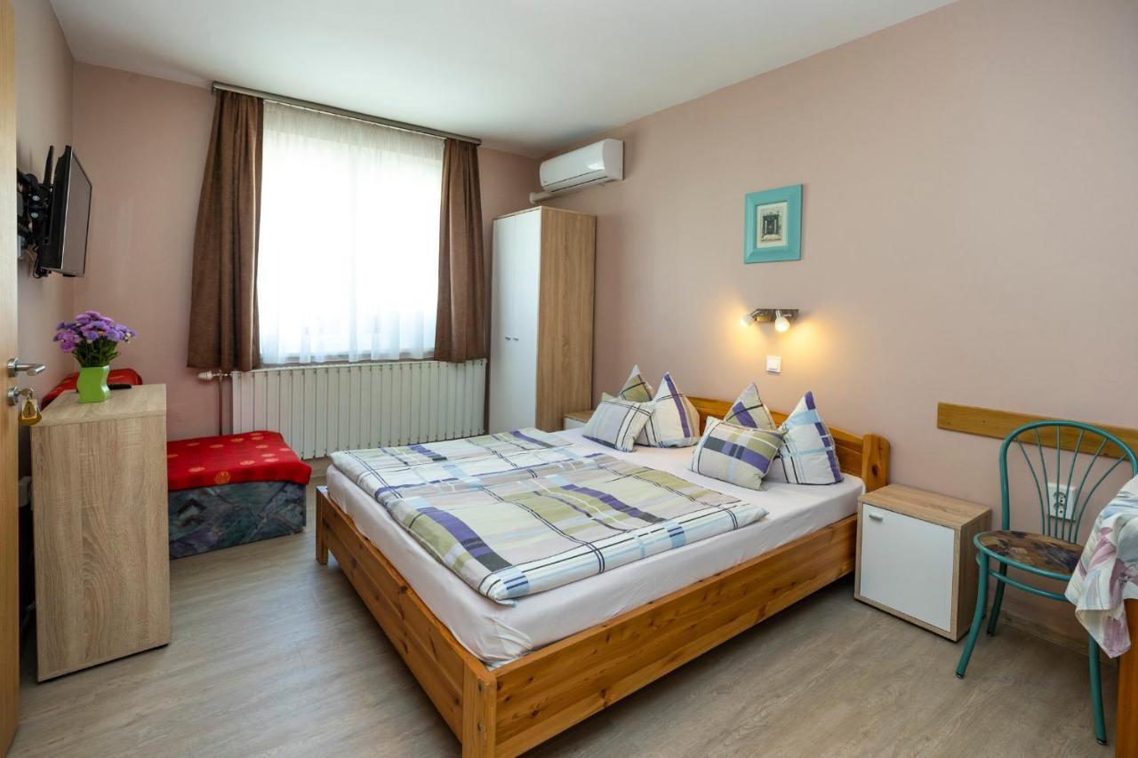 Cecey Apartman Еґер Екстер'єр фото