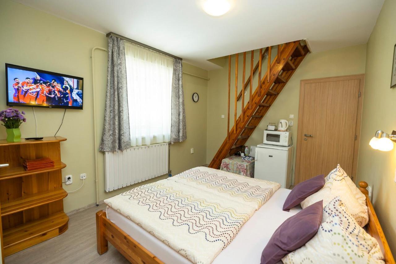 Cecey Apartman Еґер Екстер'єр фото