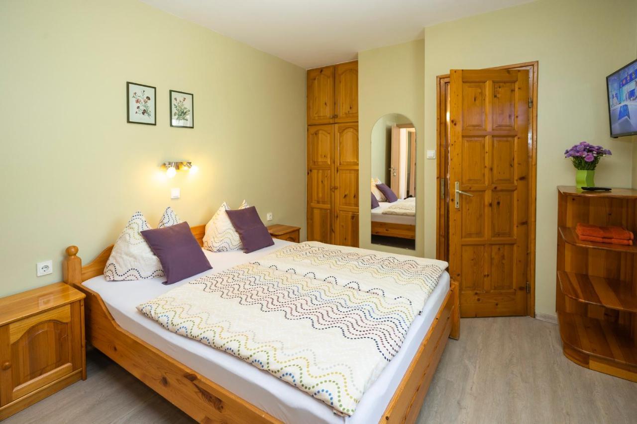 Cecey Apartman Еґер Екстер'єр фото