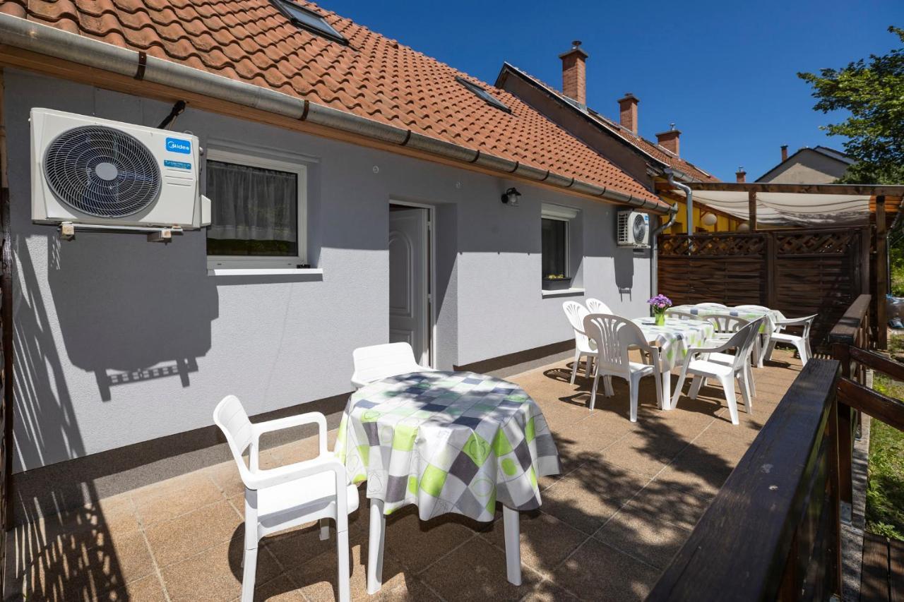 Cecey Apartman Еґер Екстер'єр фото