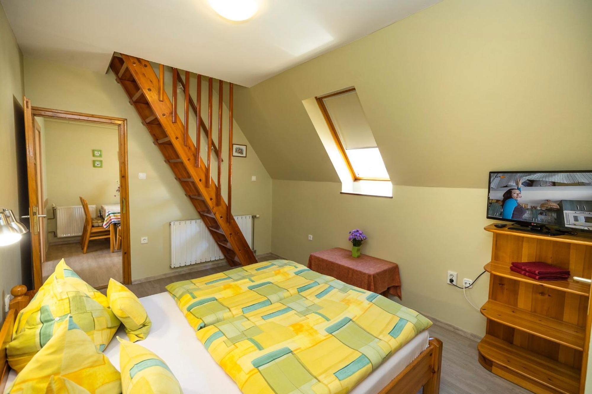 Cecey Apartman Еґер Екстер'єр фото