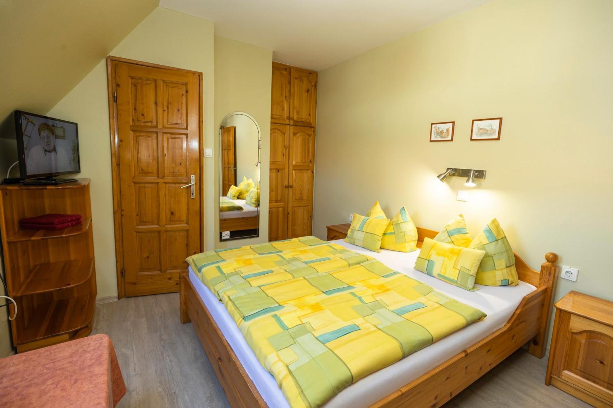 Cecey Apartman Еґер Екстер'єр фото