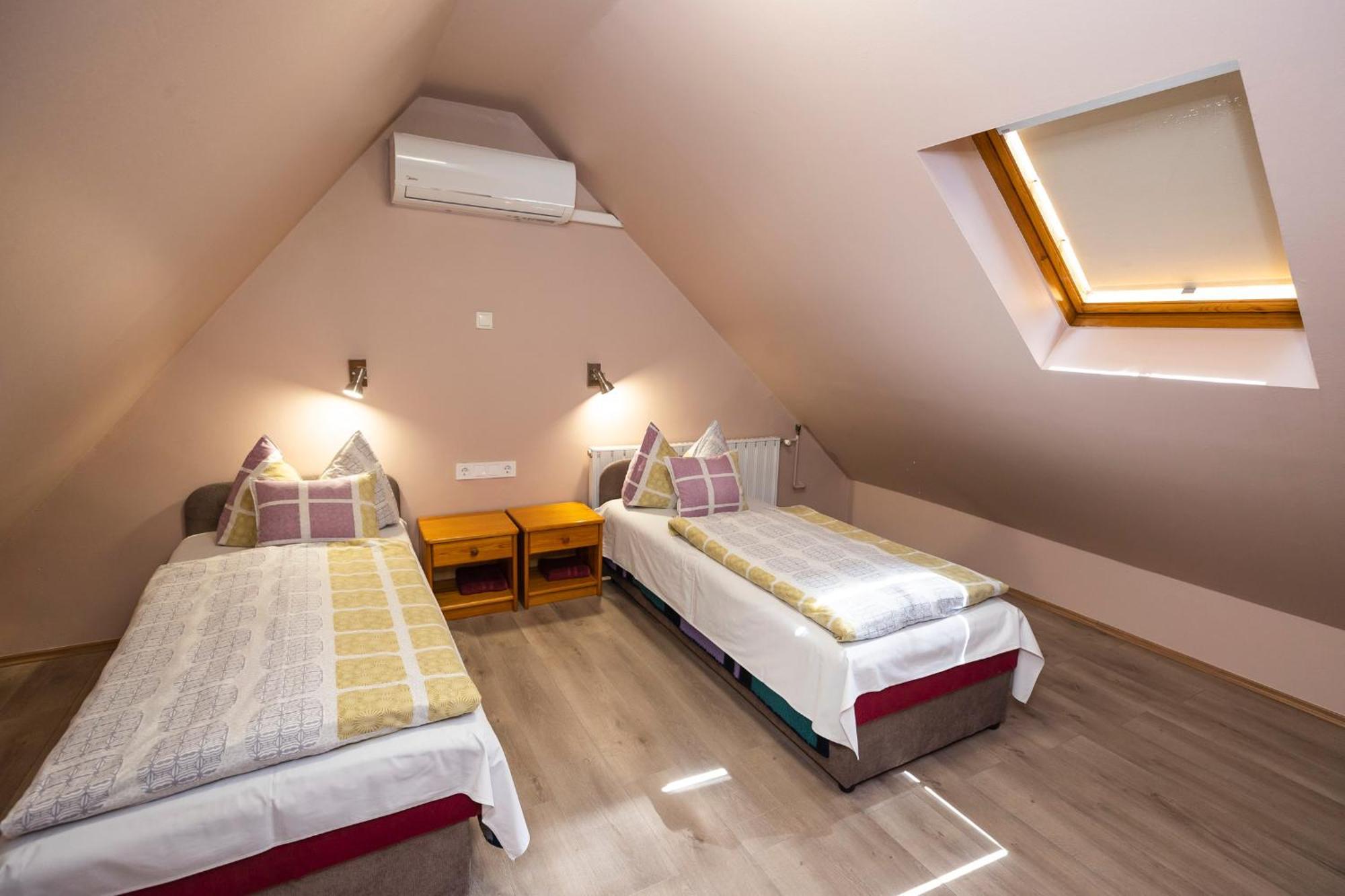 Cecey Apartman Еґер Екстер'єр фото