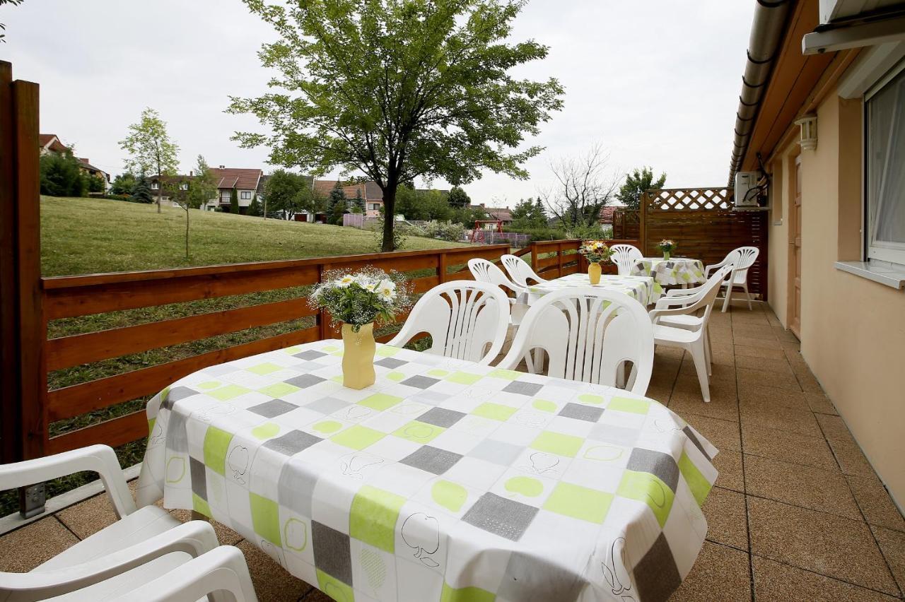 Cecey Apartman Еґер Екстер'єр фото